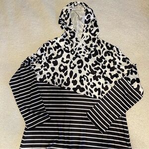 Emery Rose Lightweight Hoodie Size Large White Black Leopard Print Stripes